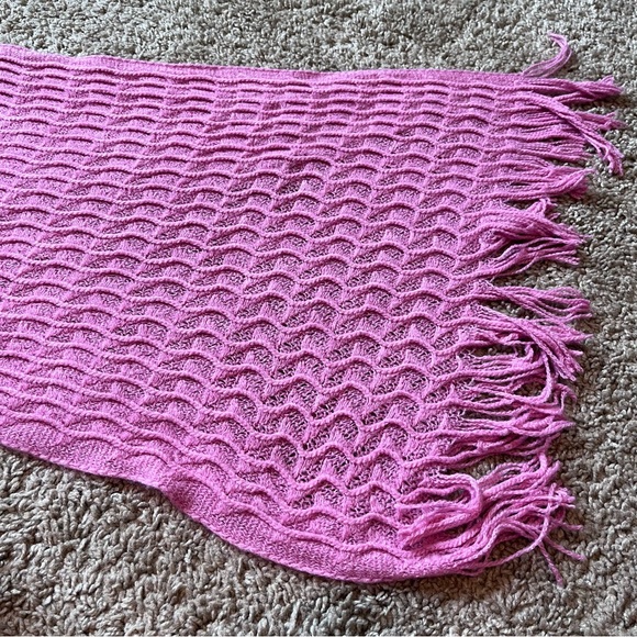 pink acrylic knit scarf - Picture 4 of 5